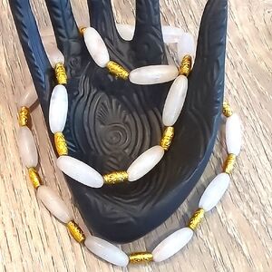 🏷️LAST CHANCE SALE $5 ITEMS Vintage Rose Quartz and Gold Accent Necklace